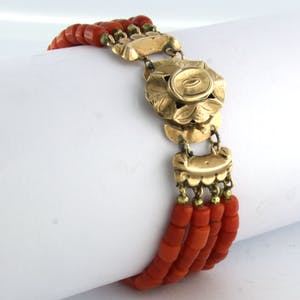 4 - strengs bloedkoralen antieke armband met een 14k antiek slot - 17 cm lang kopen? Bied vanaf 160!