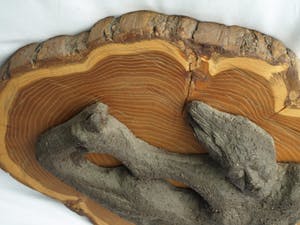 Klaas Pijlman - Liggend naakt – Chamotte / Aardewerk op hout – ca 1979 kopen? Bied vanaf 50!