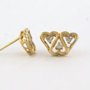 14k geelgouden oorknoppen bezet met briljant geslepen diamant 0.06ct kopen? Bied vanaf 145!