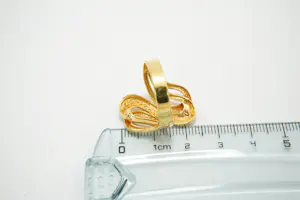 49- Aparte "golvend" vormgegeven hoog gehalte 22 Krt gouden fantasie ring kopen? Bied vanaf 340!