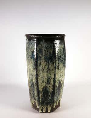 Gutte Eriksen - Steengoed, Achtkant vaas verkocht voor € 1!