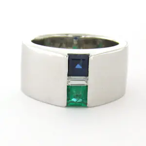 Buy Platina ring bezet met saffier, smaragd en baguette geslepen diamant tot. 0.20ct? Bid from 1200!