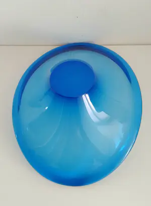 Per Lutken - (1916-1998), asymmetrische glazen schaal, prachtige blauwe kleur kopen? Bied vanaf 59!