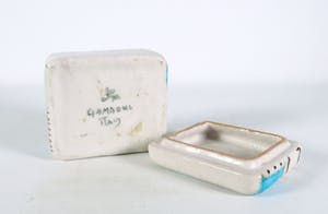 Guido Gambone - Aardewerk, Schaal en dekseldoos met geometrisch decor kopen? Bied vanaf 60!