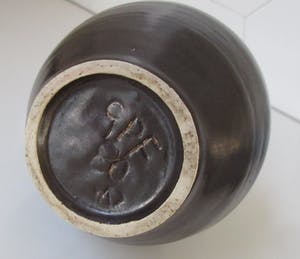 Niet of onleesbaar gesigneerd - Studio keramische Halsvaas gesigneerd GPF kopen? Bied vanaf 10!