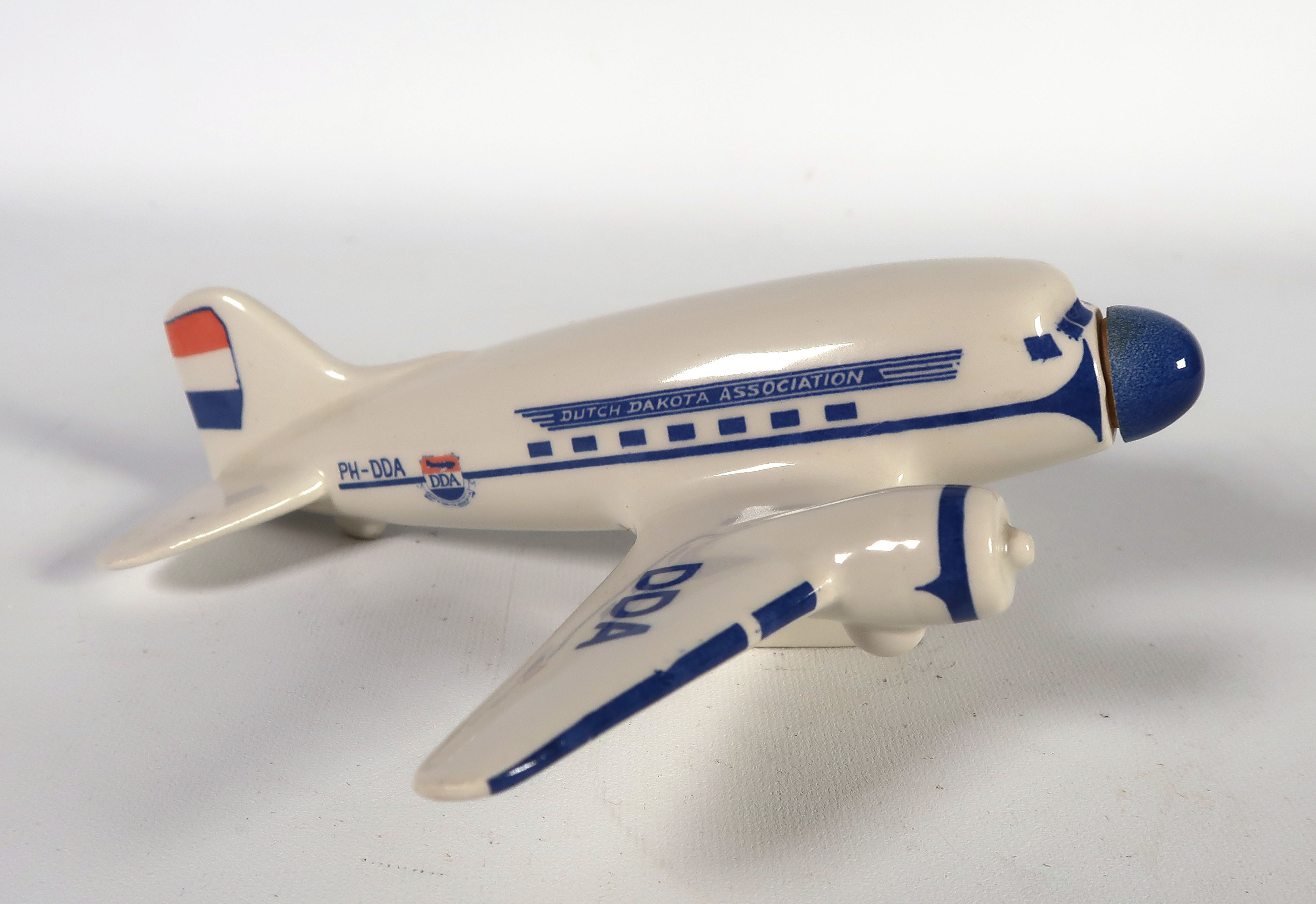 Plateelbakkerij Zuid-Holland - Plateel en aardewerk, Lot van drie objecten kopen? Bied vanaf 1!