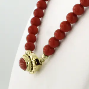 14k gouden slot bezet aan een koraal kralen collier - 15.5 gram - 42 cm lang kopen? Bied vanaf 230!