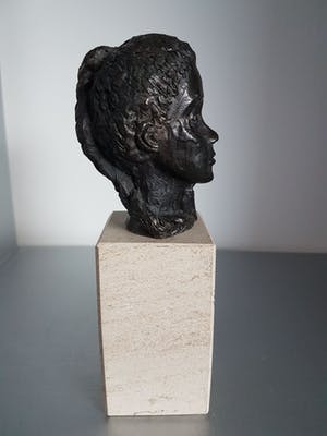 Astrid Veldhuyzen-Koppen - Beeld / Sculptuur " Luisteren " kopen? Bied vanaf 30!