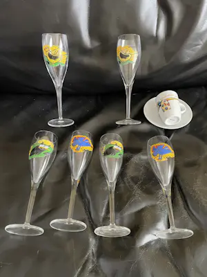 Corneille - Zes champagneglazen en een koffiekopje kopen? Bied vanaf 40!