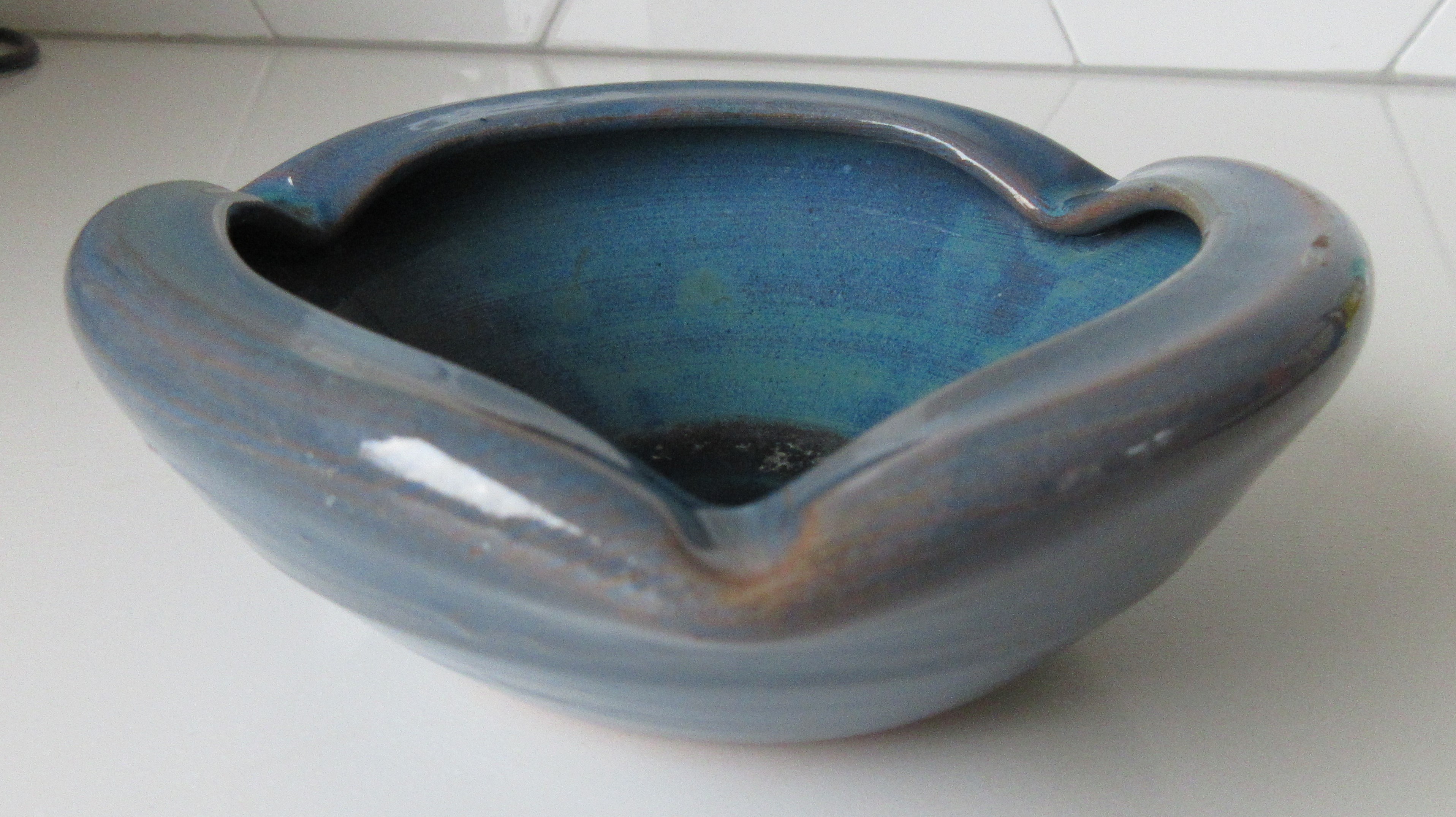 Niet of onleesbaar gesigneerd - Studio keramische asbak met blauw groen stroomglazuur kopen? Bied vanaf 1!