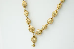 Mooi Oosters gedeeltelijk gouden (22krt) dames Halssierraad met pendelhanger kopen? Bied vanaf 390!