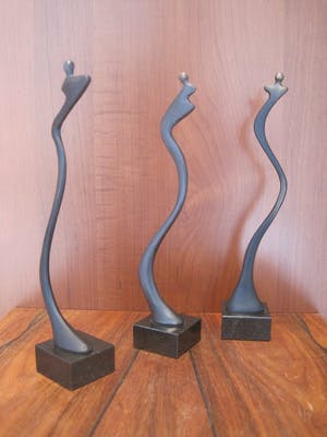 Corry Ammerlaan - 3 Sculpturen Sanquin op sokkel kopen? Bied vanaf 45!