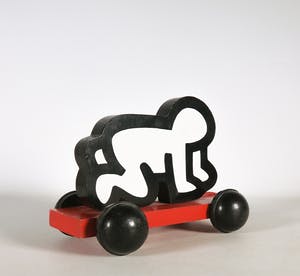 Keith Haring - Beschilderd houten Baby met trekkoord en wieltjes - Uitgevoerd door Vilac kopen? Bied vanaf 1!