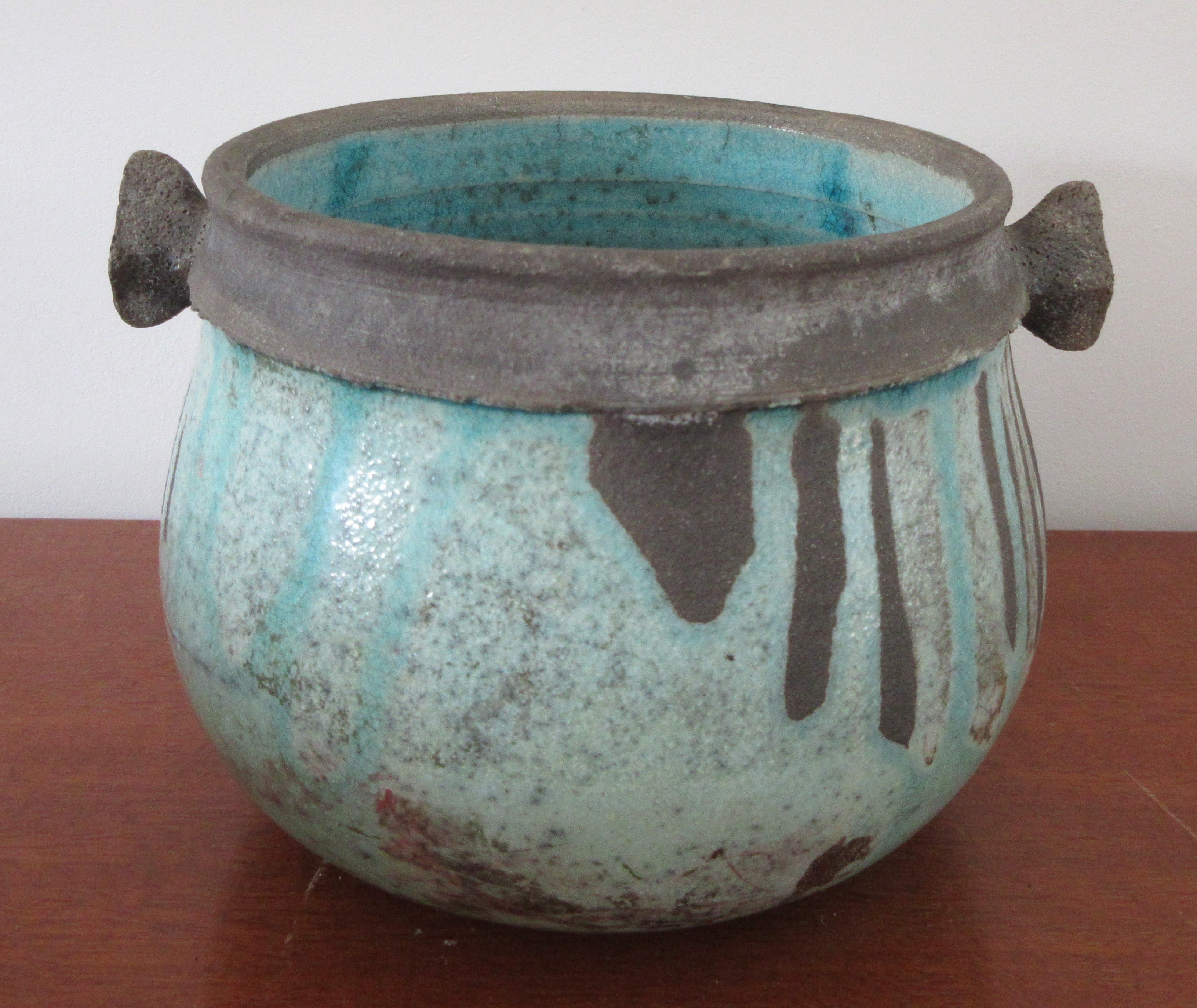 Niet of onleesbaar gesigneerd - Raku keramische pot met oren verkocht voor € 1!