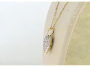 18k gouden collier met een gouden hanger in een vorm van een hart met diamant kopen? Bied vanaf 575!