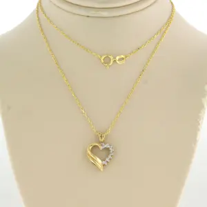 Acheter14k geel gouden collier met bicolour gouden hanger met briljant geslepen diamant? Enchérissez de 185!
