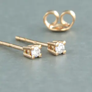 18k roodgouden solitair oorknoppen met briljant geslepen diamant 0.20ct kopen? Bied vanaf 290!