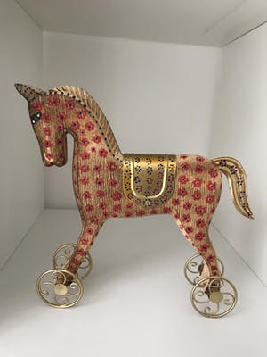 Marianne Bey - Red Flowers kopen? Bied vanaf 40!