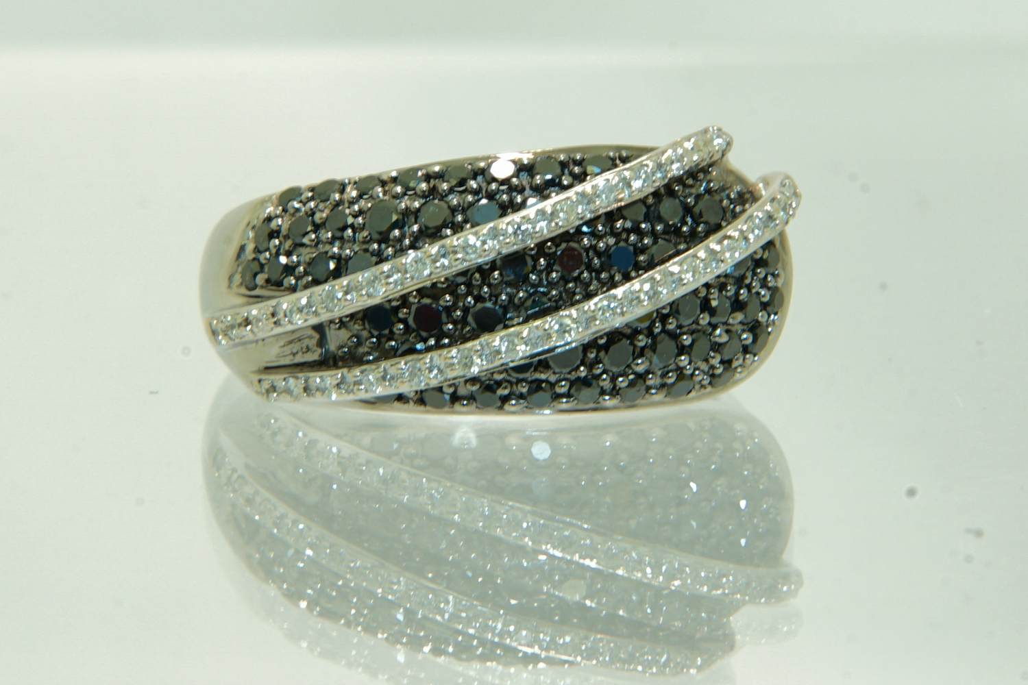 22 - 18 karaats witgouden ring met diamant ca 0.65 crt briljant kopen? Bied vanaf 500!