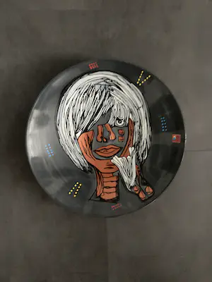 Marianne Bey - Girl in Grey kopen? Bied vanaf 50!