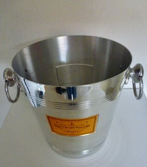 Niet of onleesbaar gesigneerd - Vintage champagne ijsemmer VCP “Veuve Clicquot Ponsardin” kopen? Bied vanaf 1!