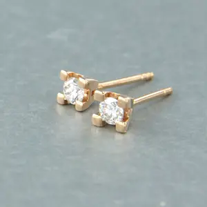 18k rosé gouden solitair oorknoppen met briljant geslepen diamant totaal 0,22ct kopen? Bied vanaf 240!