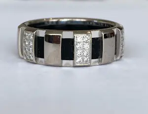Chaumet 18 kt witgouden diamanten Class One band Ring kaufen? Bieten Sie von 1400!