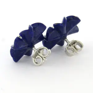18k gouden oorknoppen met bloemvorm lapis lazuli en briljant geslepen diamant kopen? Bied vanaf 230!