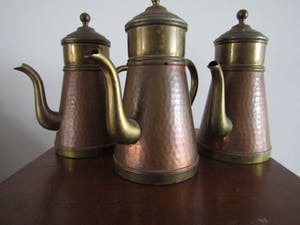 Niet of onleesbaar gesigneerd - 3 koperen koffiekannen kopen? Bied vanaf 1!