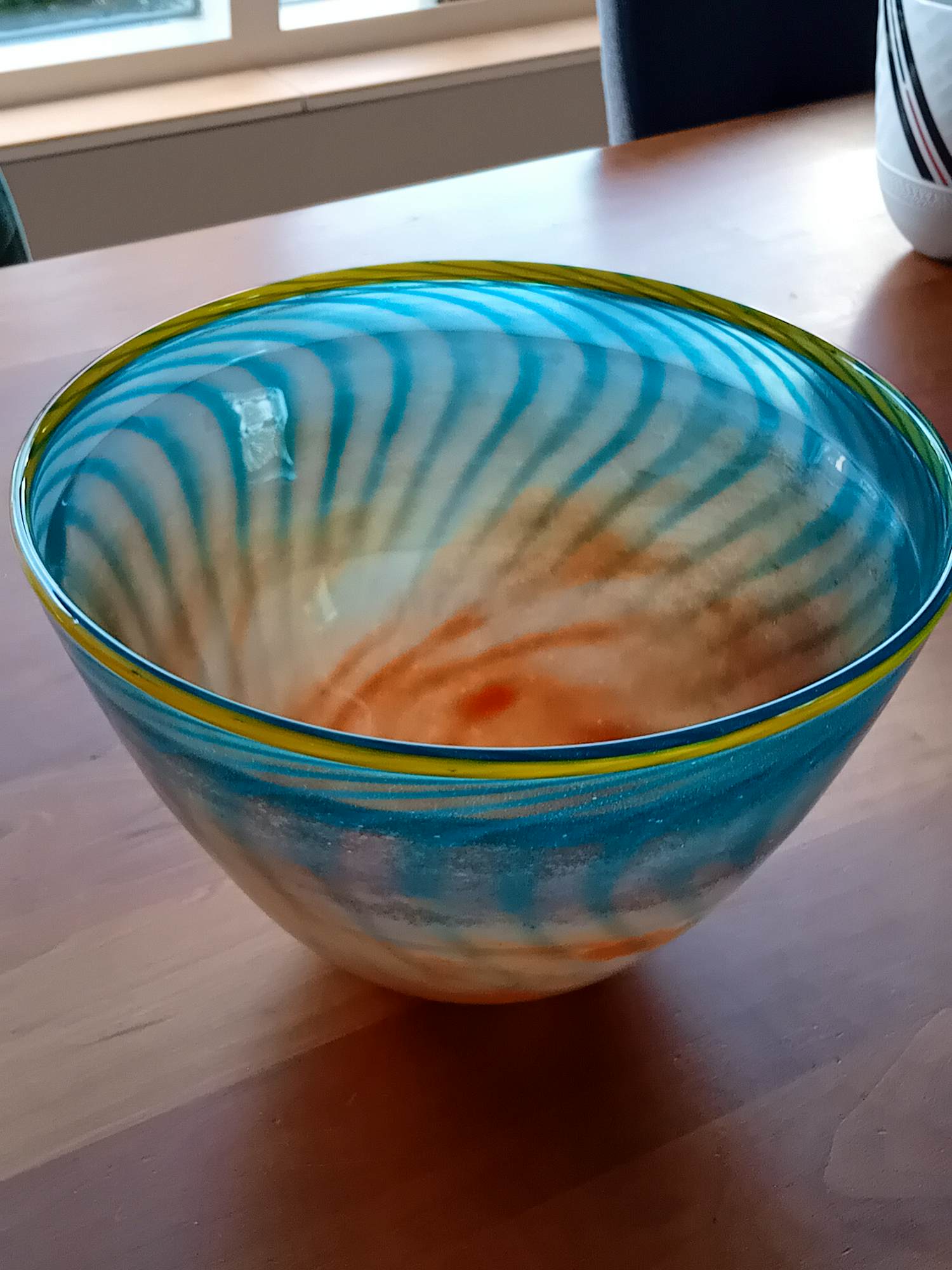 Kosta Boda - Gekleurd glazen schaal verkocht voor € 30!