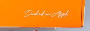 Diederik Van Apple - Kunststof beeld op marmeren voetstuk: Art Against War - Silver Butterfly Gun" kopen? Bied vanaf 399!