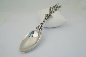 2577 - 2e geh. Zilveren zg. gelegenheidslepel "ruiter en paard" jaarletter 1963 kopen? Bied vanaf 30!