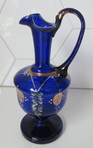 Niet of onleesbaar gesigneerd - Cobalt blauwe Boheems glazen kan en vaas kopen? Bied vanaf 10!