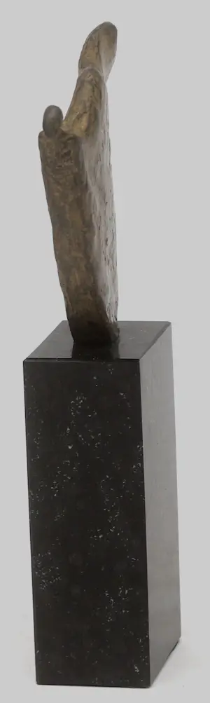 Tjikkie Kreuger - Bronzen beeld: Voorstelling van een figuur met een uitwaaierend gewaad kopen? Bied vanaf 299!