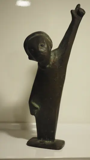 Kurt Lehmann - Kurt Lehmann Bronze Skulptur - Kleiner Knabe mit erhobenem Arm kopen? Bied vanaf 550!