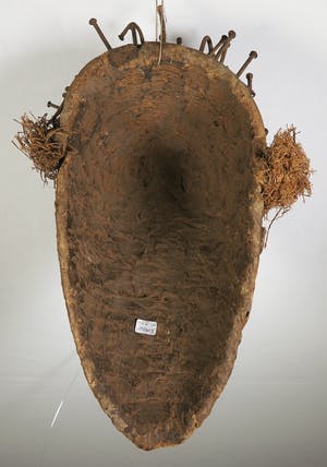 Yombe - Beschermmasker met nagels en magische stof in buidels kopen? Bied vanaf 1!