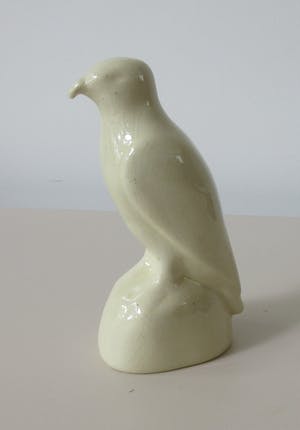 Niet of onleesbaar gesigneerd - Art deco platelen plastiek van een Havik kopen? Bied vanaf 1!