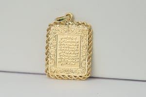 2545- 18 Krt - geel-gouden "gedraaid" collier - Arabische teksthanger - gekeurd kopen? Bied vanaf 310!
