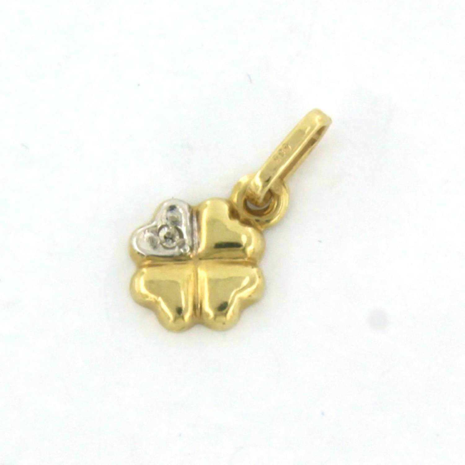 14k bicolour gouden hanger in een vorm van klavertje vier met diamant kopen? Bied vanaf 50!