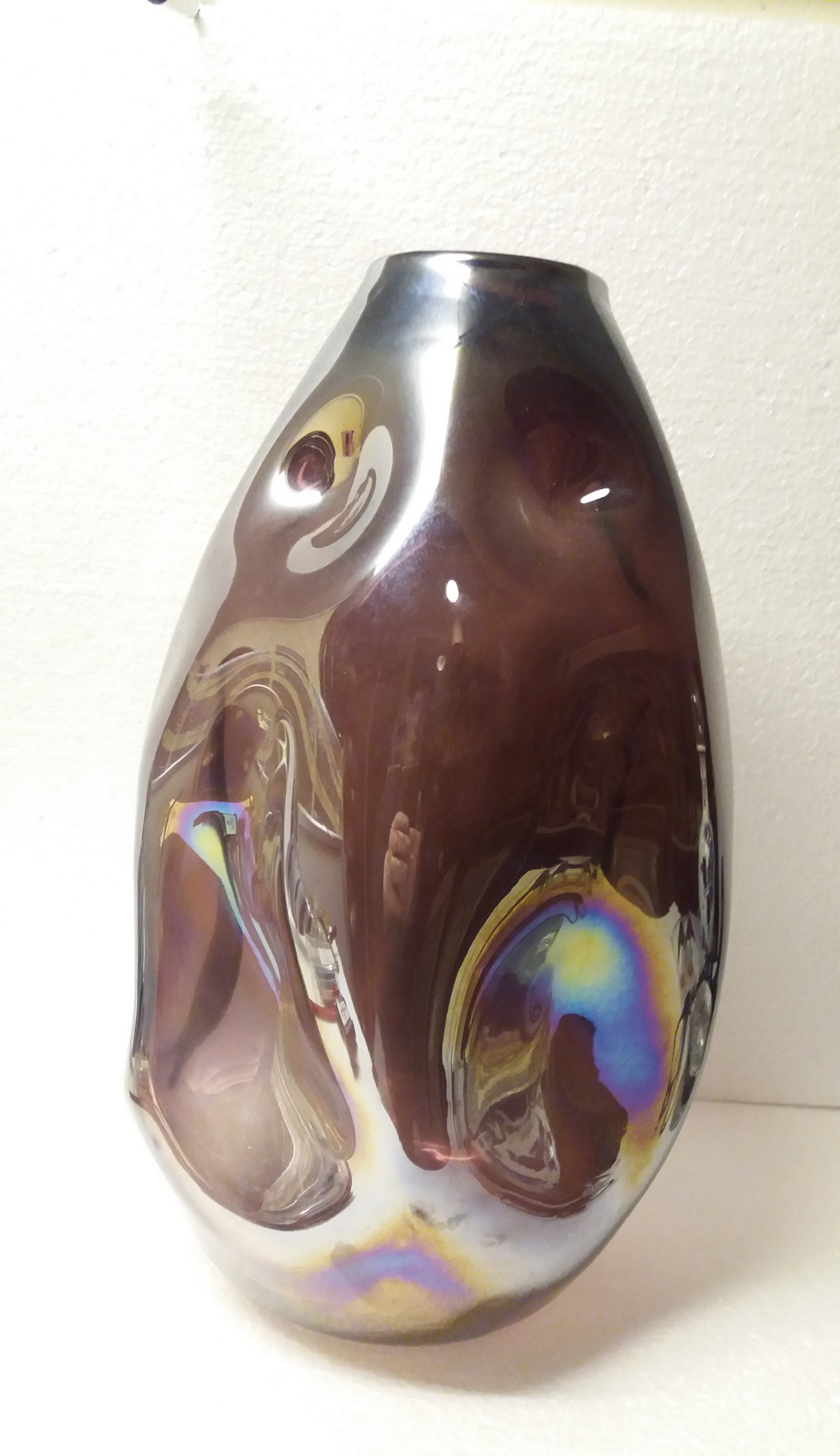 Niet of onleesbaar gesigneerd - Paarse gedeukte Glazen vaas met parelmoer kopen? Bied vanaf 1!