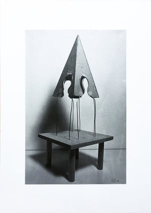 Hans Eijkelboom - Foto op zilverbromidepapier, 1985, studie voor tafel met puntdak, unica kopen? Bied vanaf 150!