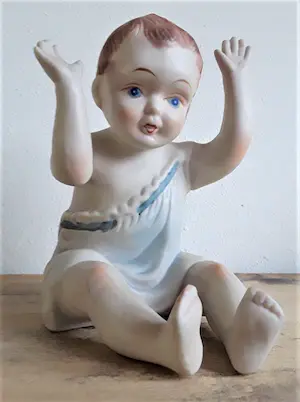 Niet of onleesbaar gesigneerd - Originele nostalgische keramische tweeling baby beeldjes (jaren 40) kopen? Bied vanaf 1!