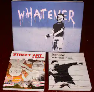 Banksy - 2 boeken en print op canvas spieraam: #* Whatever *# verkauft für € 77!