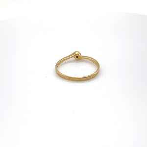 Acheter18kt gouden ring+saffier, 53/17, 1,22 gr? Enchérissez de 65!