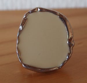 Niet of onleesbaar gesigneerd - Wit metalen hand gemaakte ring kopen? Bied vanaf 10!