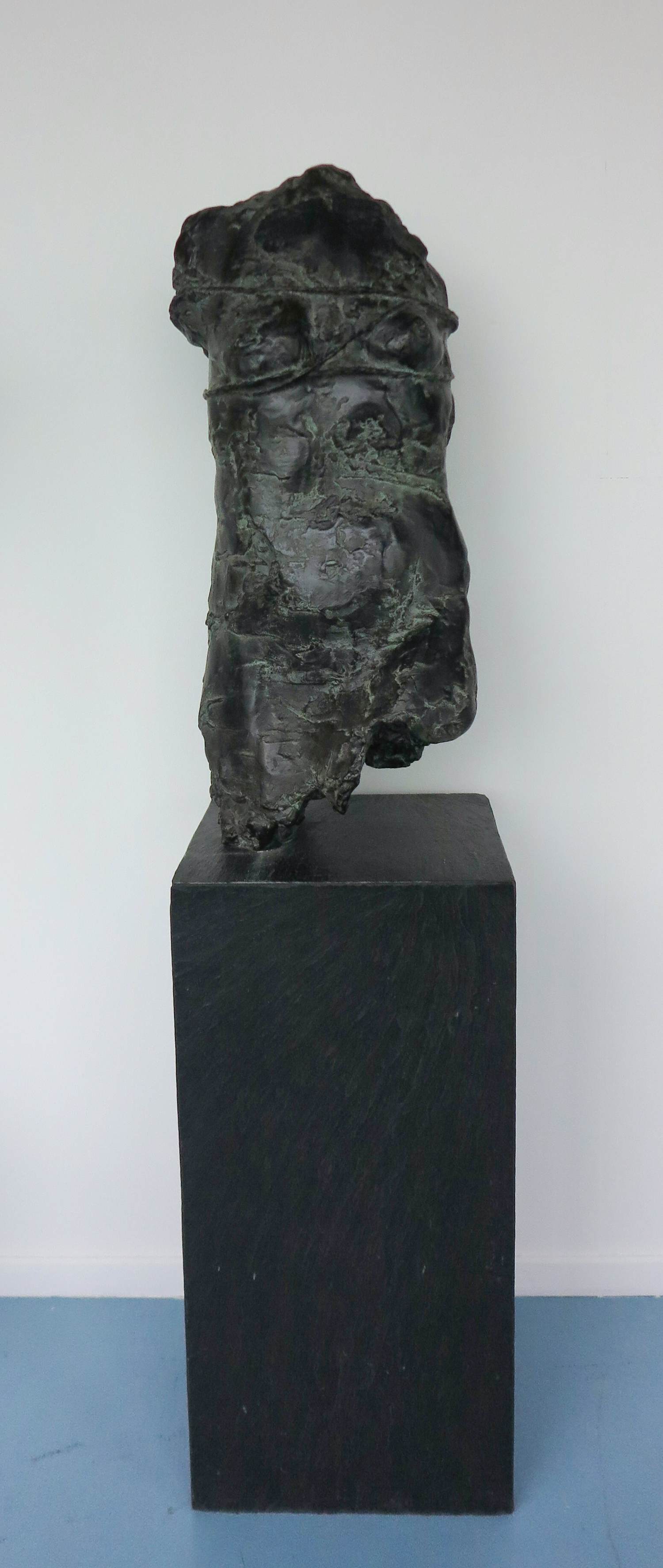 Kiny Copinga - Brons, Vrouwelijke torso in draad gewikkeld (Groot!) kopen? Bied vanaf 1400!