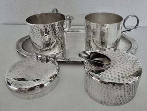 WMF - Geislingen - Art Deco Style 3-piece Silver Hammered Milk Jug and Sugar Bowl. kopen? Bied vanaf 50!