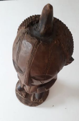 Niet of onleesbaar gesigneerd - TABWA - Hout - Gehurkte vrouwenfiguur kopen? Bied vanaf 10!