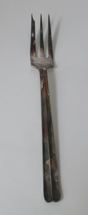 Gustav Beran - Grote verzilverde vleesvork servies P1000 - Keltum kopen? Bied vanaf 1!