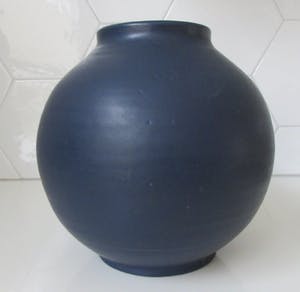 Potterie De Olde Kruyk - Blauwe Bolvaas ontwerp Henno Kurstjens kopen? Bied vanaf 10!